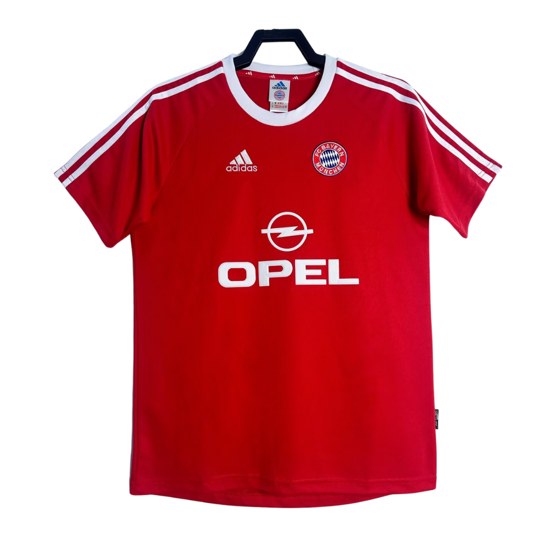 BayernMunichhomeshirt-2001-2002.png