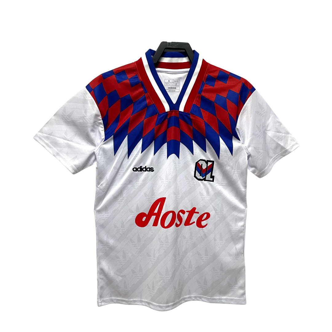 OlympiqueLyonHomeShirt-1995-1996.png